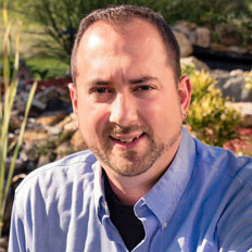 约书亚Reznicow Headshot