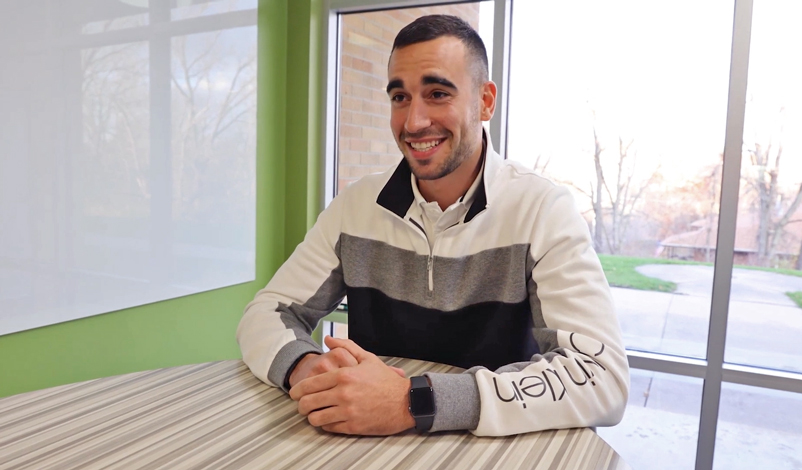 A student completing Dardis培训 at Mount Mercy's 研究生 Center