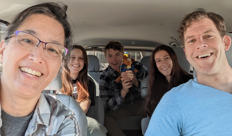 荣誉项目 director, Barrett, former honors director, Joy Ochs, and honor students (Andrew Lorig, Katie Garner, and Emily Buckingham) during the Fall 2022 trip.