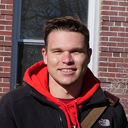 特雷·贝克曼，21岁，22岁MAEd