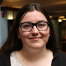 凯特琳·格雷森，19岁