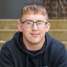 雅各布·珀克斯21岁，23岁